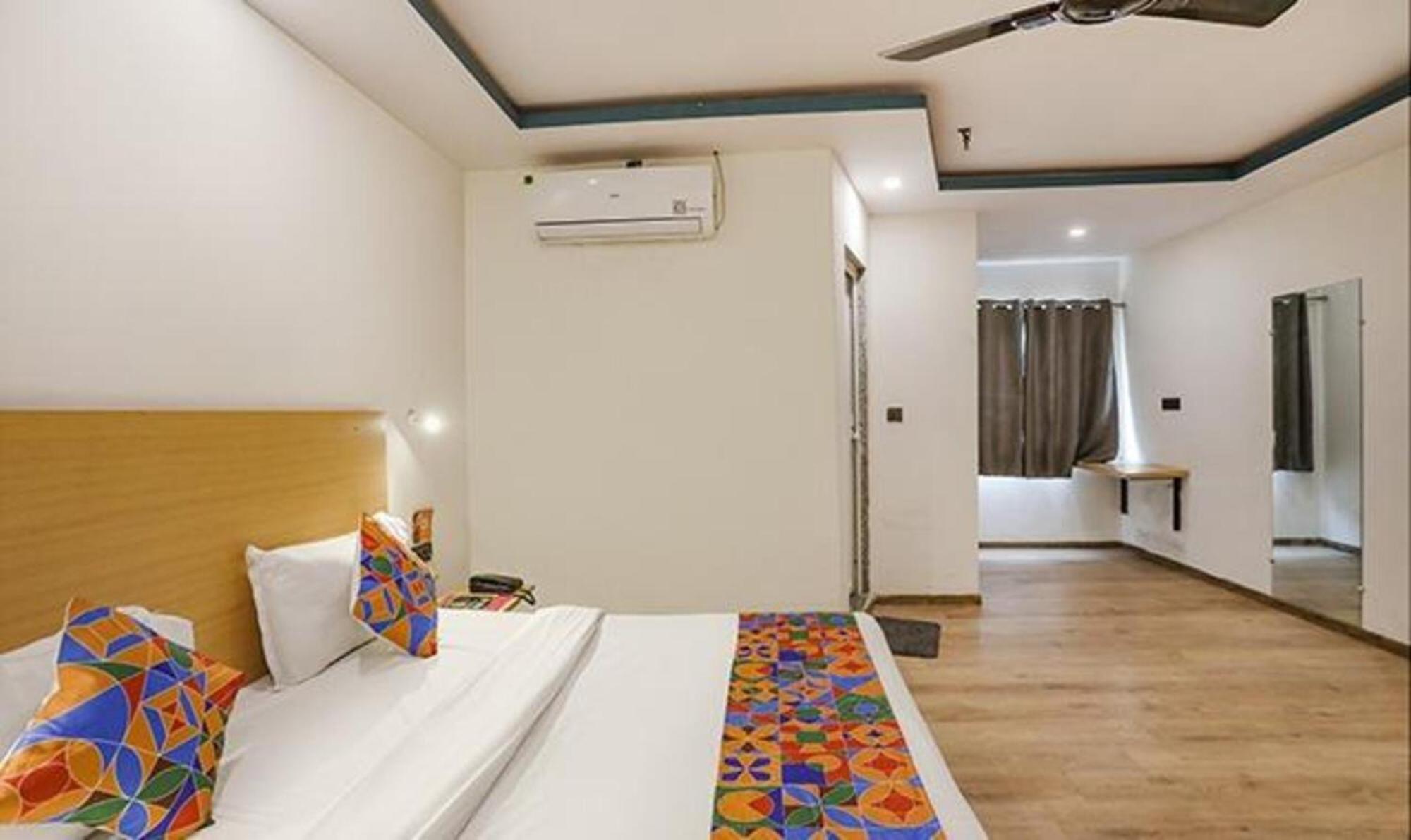 Fabhotel F9 Sector 58 Noida Exterior photo